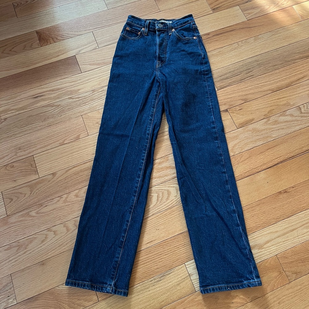 Levi’s Ribcage High-waisted Jeans